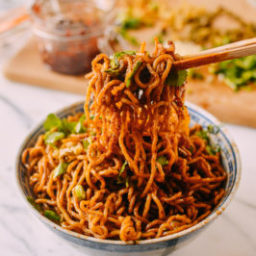 Hot Dry Noodles (Re Gan Mian, 热干面)