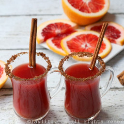 Hot spiced blood orange cocktail {Canelazo de naranja roja}
