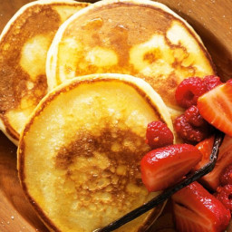 Hotcakes with vanilla, mixed berries and maple syrup