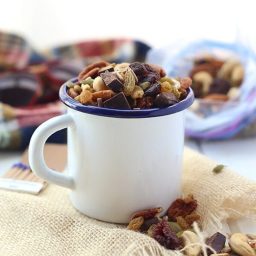 How To Build a Healthy Trail Mix