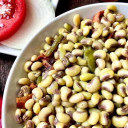 How to Cook and Season Southern Purple Hull Peas