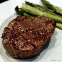 How to Grill a Filet Mignon on a Gas Grill