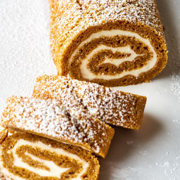 How To Make an Easy, Foolproof Pumpkin Roll