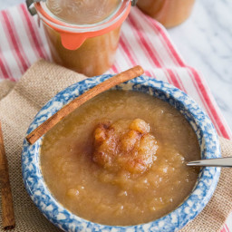 How To Make Applesauce in the Slow Cooker