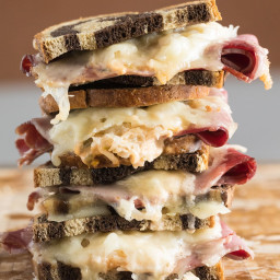 How to Make Baked Reuben Party Sandwiches