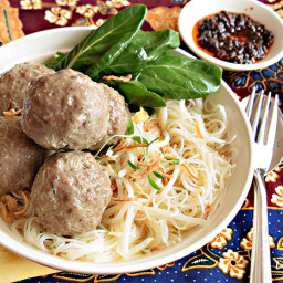 how-to-make-bakso-indonesian-meatballs-2573154.jpg