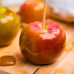 How to Make Caramel Apples for Every Season