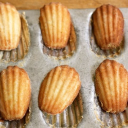 how-to-make-classic-french-madeleines-2079105.jpg