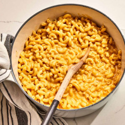 How To Make Creamy, Comforting Stovetop Macaroni And Cheese
