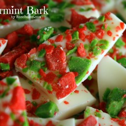 How to Make Easy Peppermint Bark (Two Ingredients + 10 Minutes)