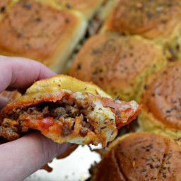 HOW TO MAKE EASY SAUSAGE PEPPERONI PIZZA SLIDERS