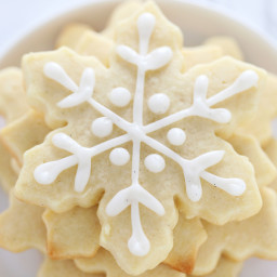 How to Make Easy Snowflake Sugar Cookies