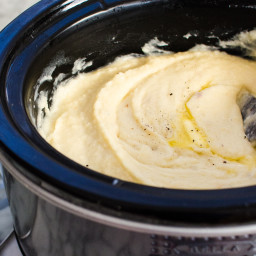 how-to-make-mashed-potatoes-in-the-slow-cooker-2287351.jpg