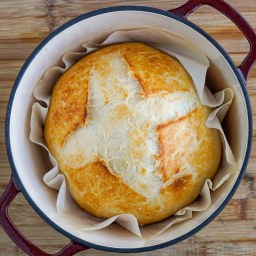How to Make No Knead Bread.1 minute to mix it. Leave it overnight. Bake it.
