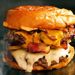 How to Make the Perfect Bacon Cheeseburger