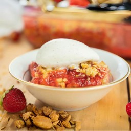 How to Make the Perfect Strawberry Rhubarb Crisp