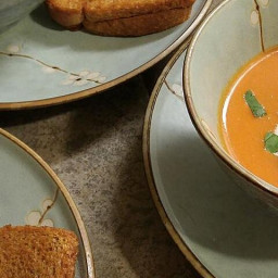 How to Make Tomato Bisque