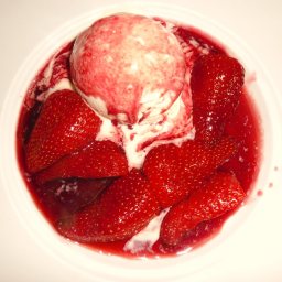 Ice Cream with Strawberries and Red Wine