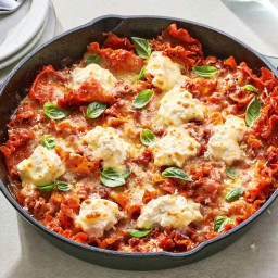 In This Skillet Lasagna, Every Piece is a Crusty Edge Piece