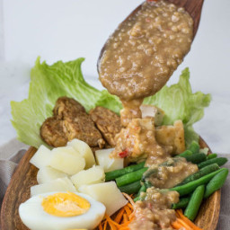 Indonesian Gado Gado Salad with Spicy Peanut Sauce