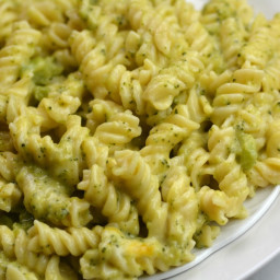 Instant Pot Broccoli and Cheddar Pasta
