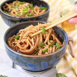 Instant Pot Honey Garlic Noodles Recipe (Vegetarian)