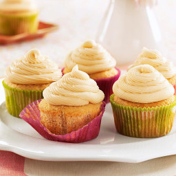 irish-cream-cupcakes-recipe-1641364.jpg