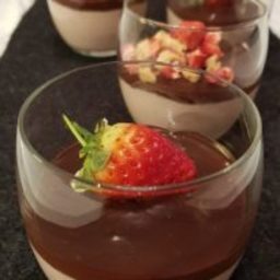 Jordbærmousse med sjokoladeganache!
