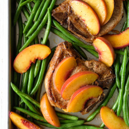 Juicy Baked Pork Chops with Peaches and Green Beans