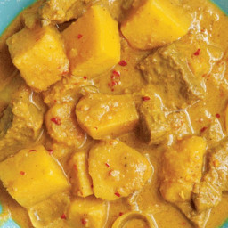 Kaeng Kàrìi (Yellow Curry with Beef and Potatoes)
