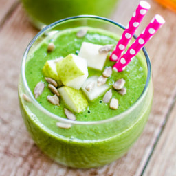 Kale and Sunflower Smoothie with Papaya and Pear