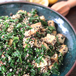 Kale, tofu, mushroom and quinoa protein bowl