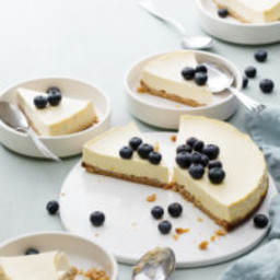 Keto cheesecake with blueberries