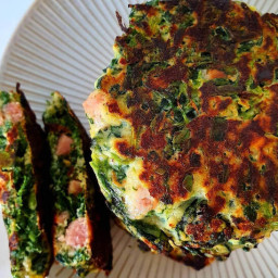 Keto Cheesy Spinach and Bacon Pikelets 