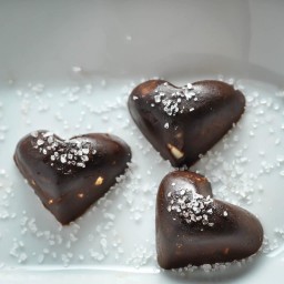 Keto Chocolates with Macadamia & Sea Salt [Recipe]