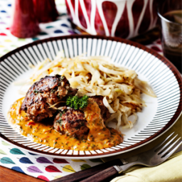 keto-hamburger-patties-with-creamy-tomato-sauce-and-fried-cabbage-2105832.png