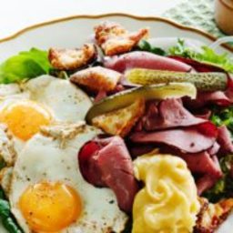 keto-pastrami-salad-with-fried-eggs-and-croutons-2278658.jpg
