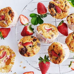 Keto strawberry, almond and chocolate muffins recipe