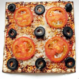 kids-favorite-passover-pizza-2.jpg