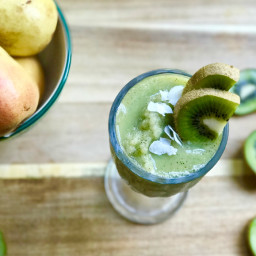 Kiwi, Pear, and Zucchini Green Smoothie Recipe