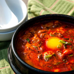 Korean Tofu Stew (Sun-Du-Bu-Jji-Gae, 순두부찌개)