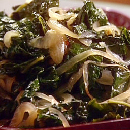 Lacinata Kale with Caramelized Onions