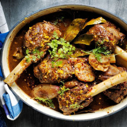 Lamb shanks enriched with chocolate