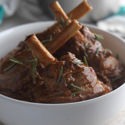 Lamb shanks with tomato and rosemary