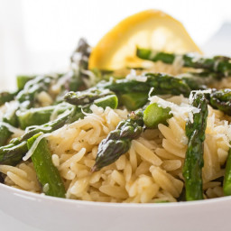 Lemon Asparagus Orzo {In Garlic Butter Sauce} @ Bake It With Love