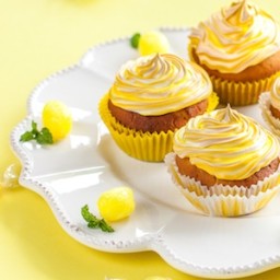lemon-meringue-cupcakes-1345869.jpg