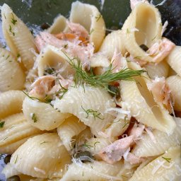 lemony-dill-salmon-pasta-salad-2753875.jpg