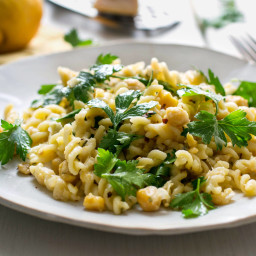 Lemony Pasta With Chickpeas and Parsley