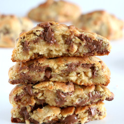 levain-bakery-chocolate-chip-cookies-2186221.jpg