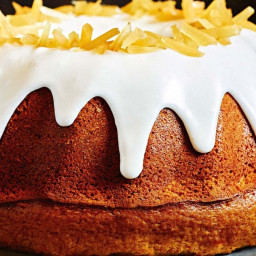 Light ginger and honey cake with stem ginger icing